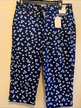 Navy Floral Capri Pants clam diggers at John’s bay new